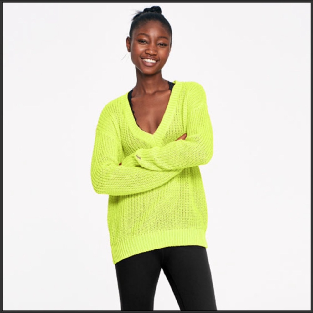 VS PINK V NECK HERITAGE SWEATER ~M